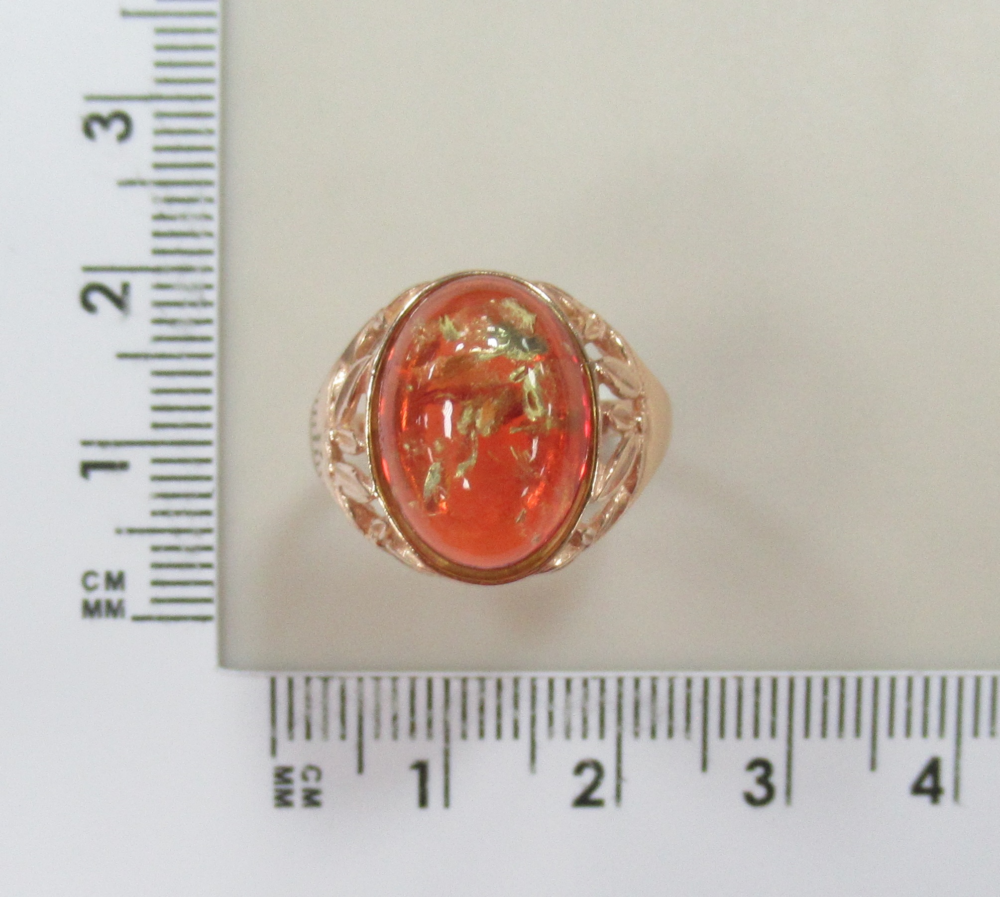 Серебряное кольцо с янтарем
